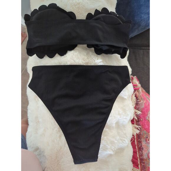 Black Scallop Ribbed Bandeau Bikini Set - Size M NWT - Picture 2 of 3